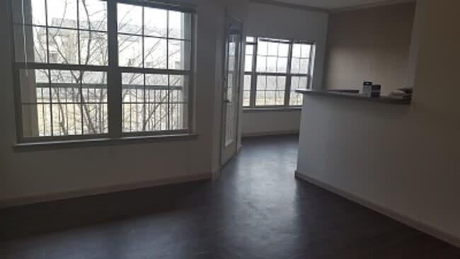 Building Photo - Comfortable Condo Living with Garage, Pool & Fitness Center Access