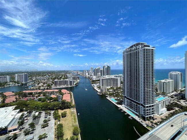 Building Photo - 2600 E Hallandale Beach Blvd