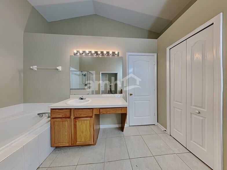 Building Photo - 10319 Soaring Eagle Dr