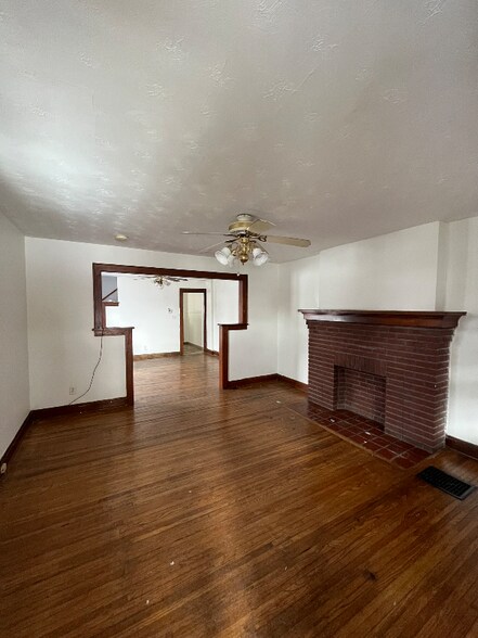 Building Photo - 244-246-246 W Pacemont Rd