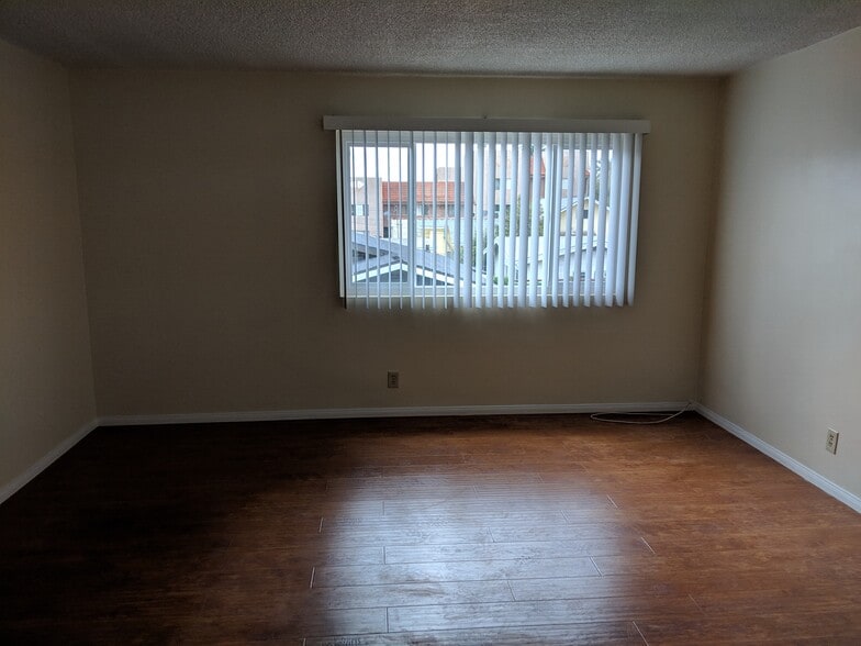 Primary Photo - 1910 Vassar St