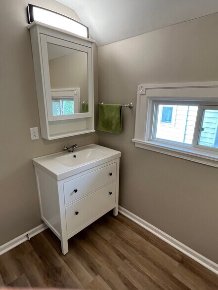 Building Photo - 2317 Polk St NE