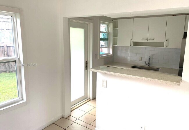 Building Photo - 922 NE 108th St