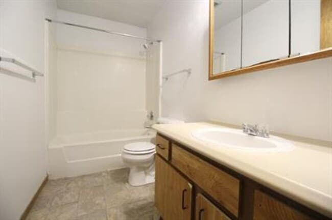Building Photo - 481 Lindale Dr