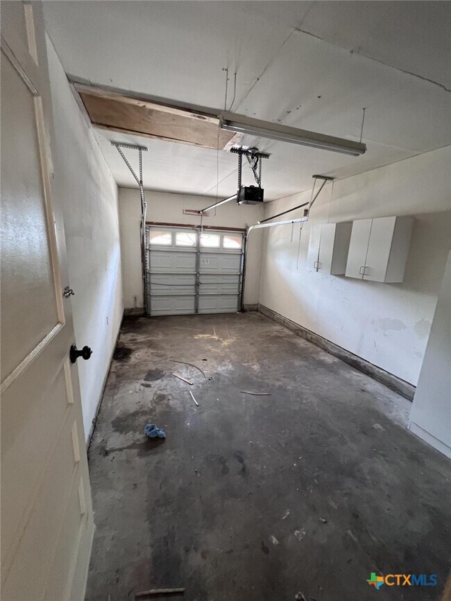 Building Photo - 2104 Terrace Dr