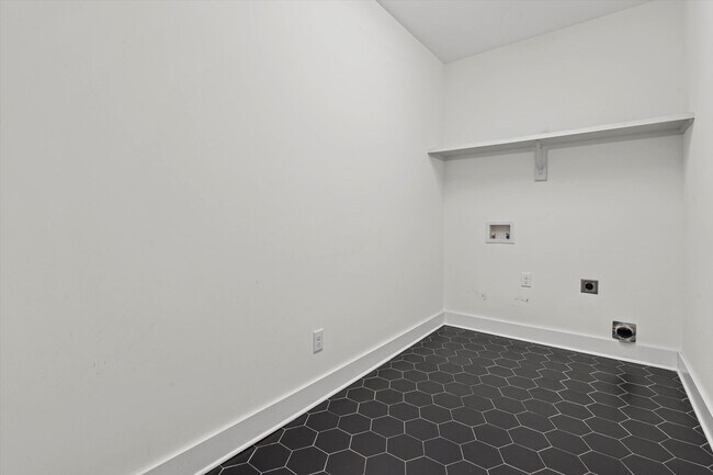 Building Photo - 655 Norman Ln