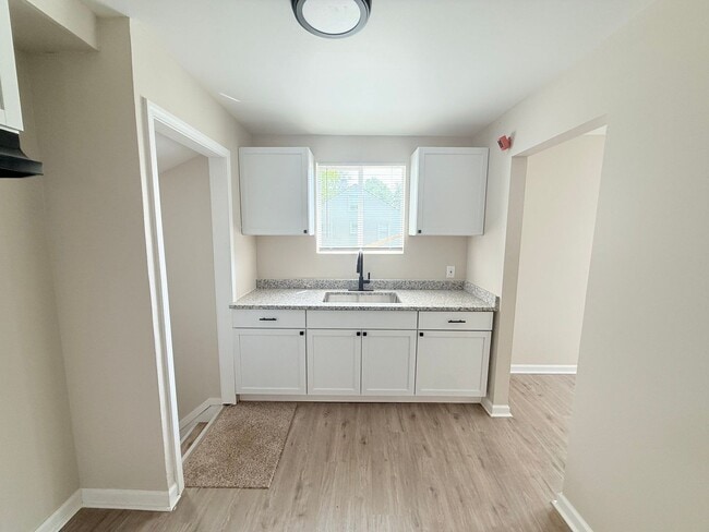 Building Photo - Renovated 3-Bedroom Home – We Welcome Sect...