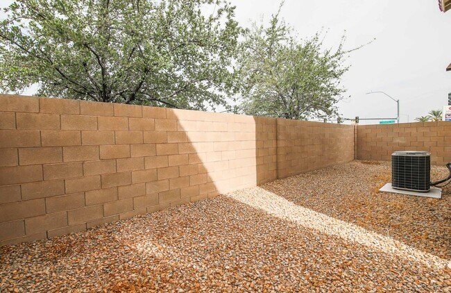 Building Photo - 7204 Platinum Peak Ave