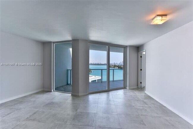 Building Photo - 9821 E Bay Harbor Dr