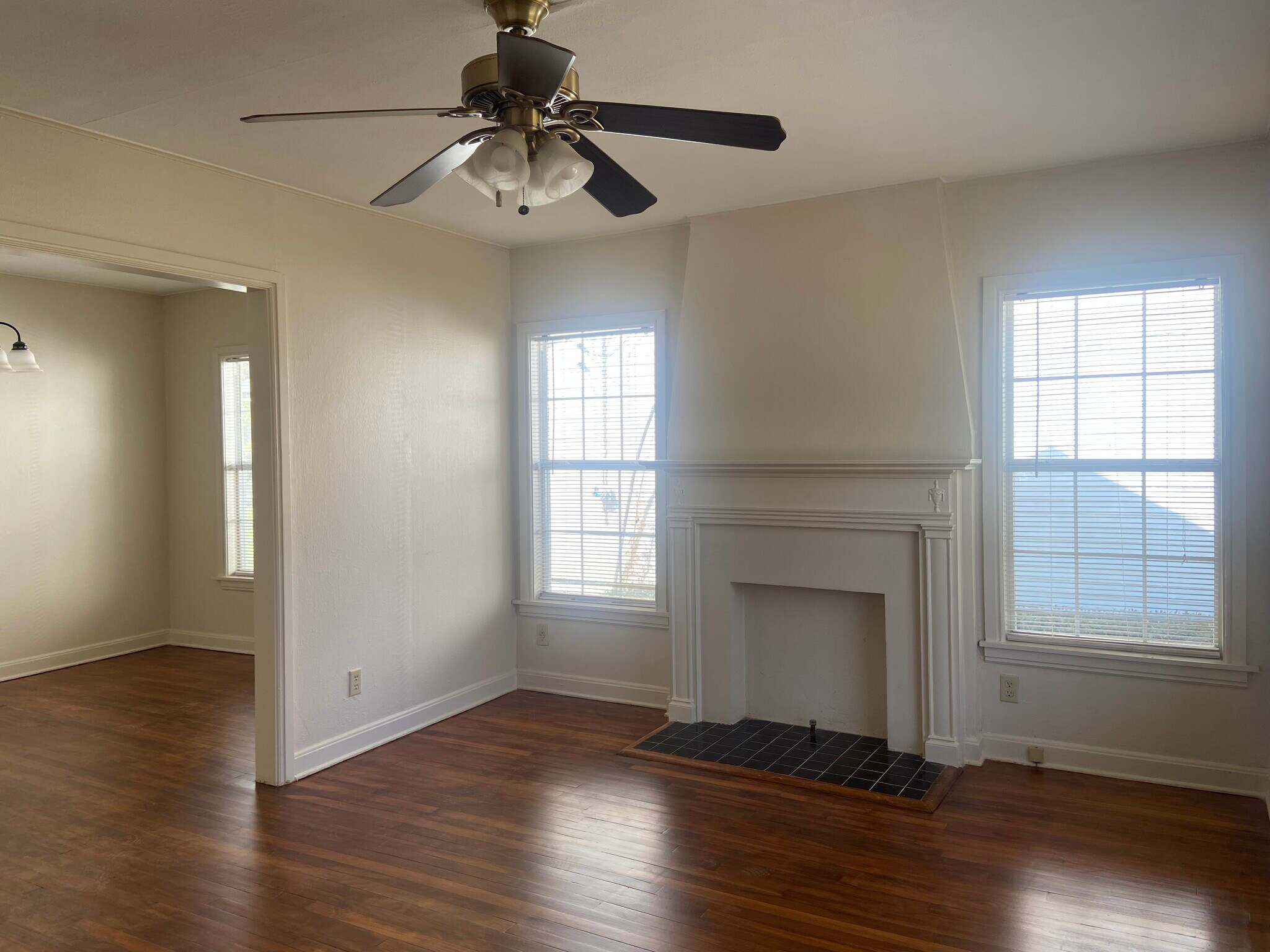 Building Photo - 147 E Elmwood St