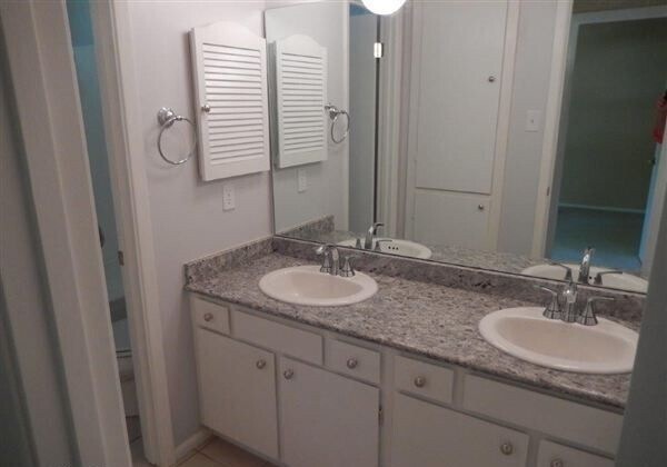 Building Photo - Available July 6: Spacious Home With Large...
