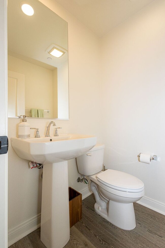 Building Photo - Bright and Airy Split-Level Townhouse in W...