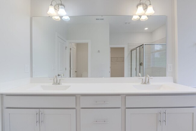 Building Photo - Light & Bright 4BR 3BA house in Tryon, Wak...