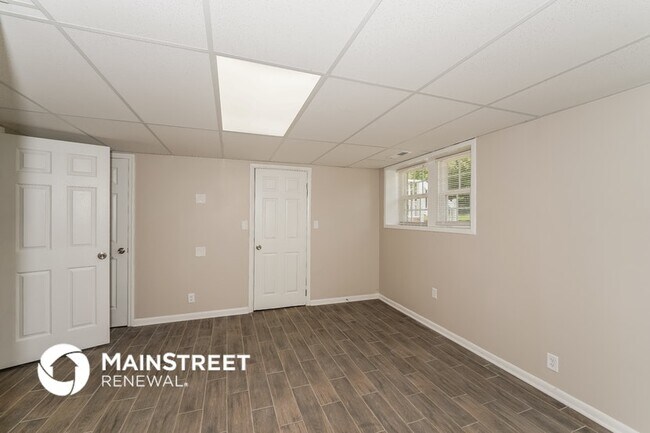 Building Photo - 5240 Jean Dr