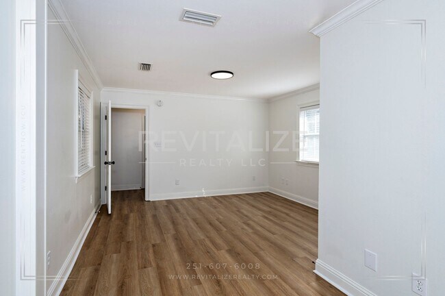 Building Photo - Beautifully Remodeled 4 Bed / 2 Bath Home near Airport Blvd