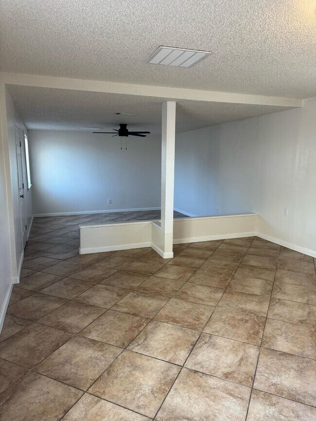 Building Photo - NE 4 bedroom home by Bakersfield College