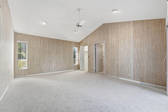 Building Photo - 9476 El Clair Ranch Rd