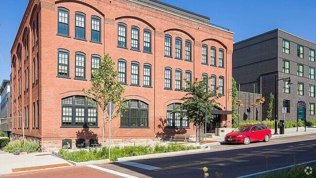 Building Photo - 161 Saint Paul St
