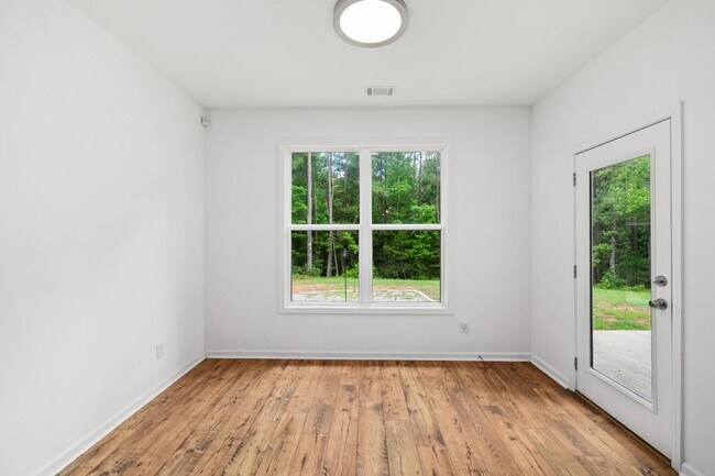 Building Photo - 2108 Charmond Dr