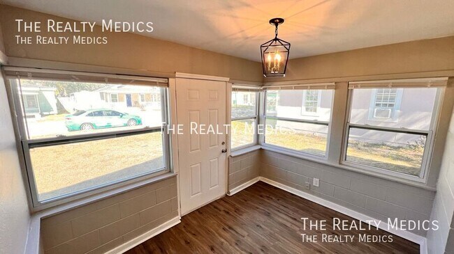 Building Photo - 854 Klondike Ave