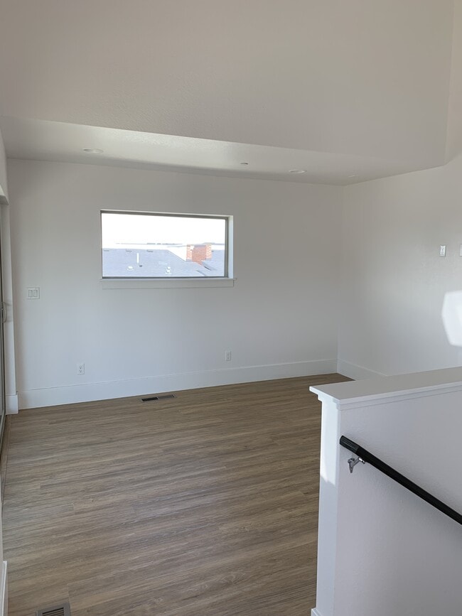 Building Photo - 525 Promenade Dr