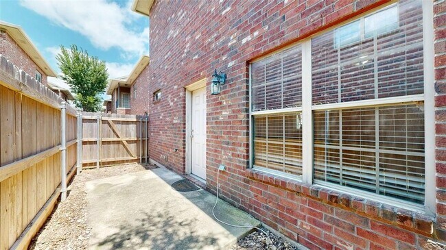 Building Photo - 332 Forest Dr Loop
