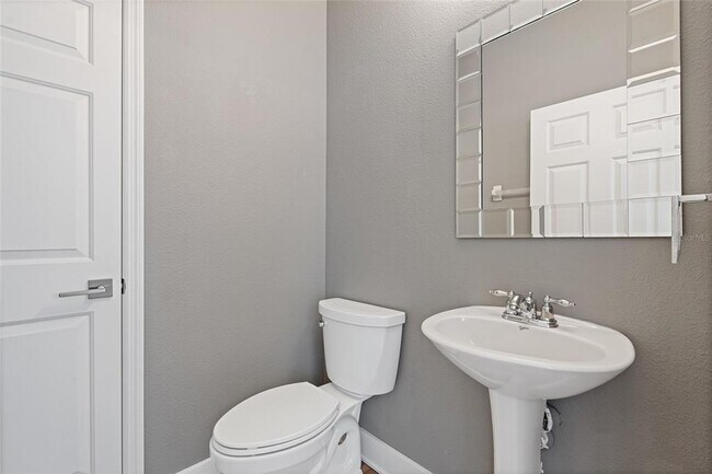 Building Photo - 1129 Venetian Harbor Dr NE