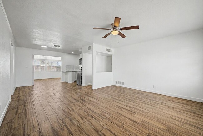 Building Photo - 3519 W Orchid Ln