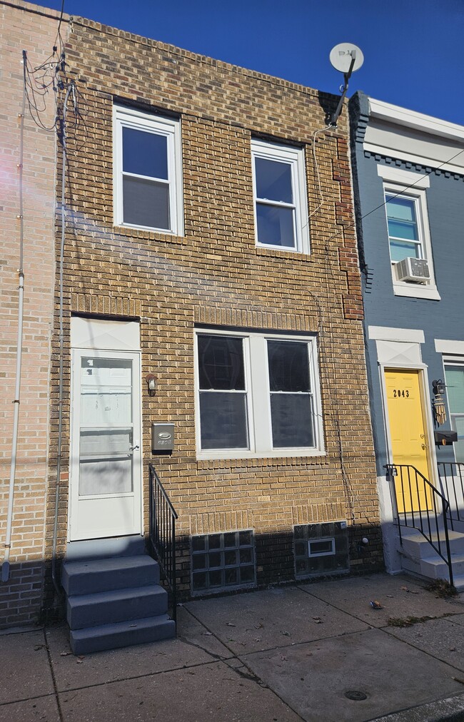 Building Photo - 2045 Fernon St