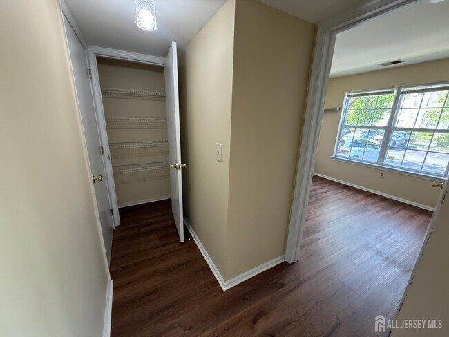 Building Photo - 1102 Stony Brook Way