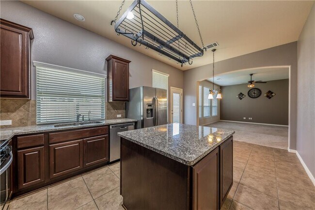 Building Photo - 2005 Santa barbara Ct