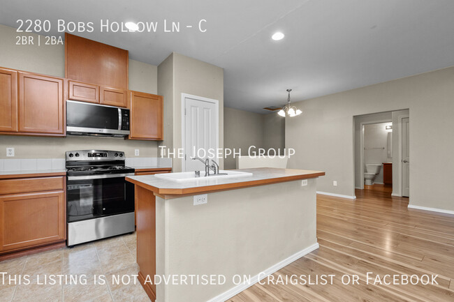 Building Photo - Spacious 2 bed in Dupont