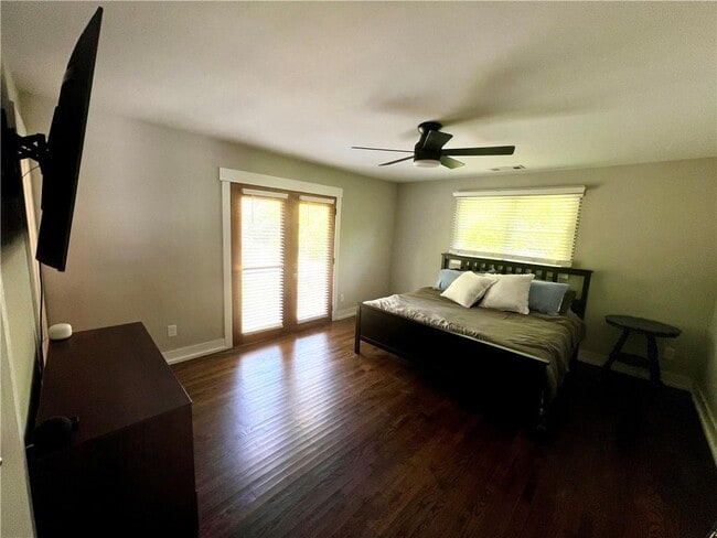 Building Photo - 1611 Wellswood Dr SE