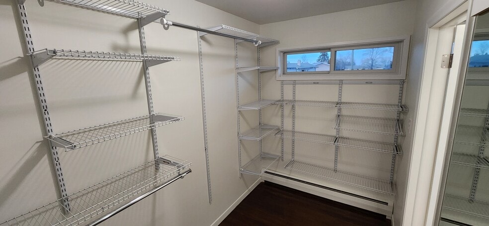 Building Photo - 195 Summit View Ct