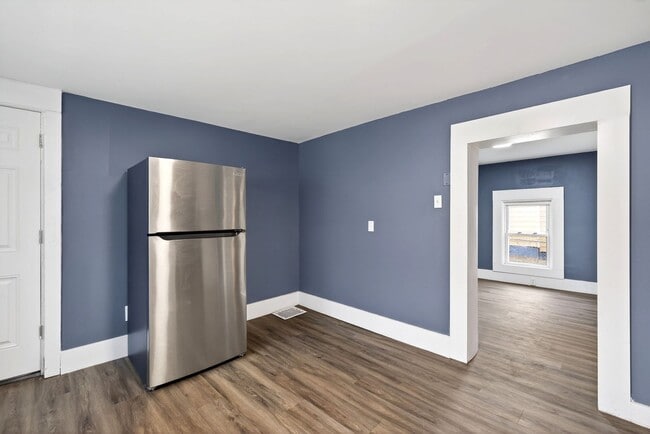 Building Photo - Newly renovated property