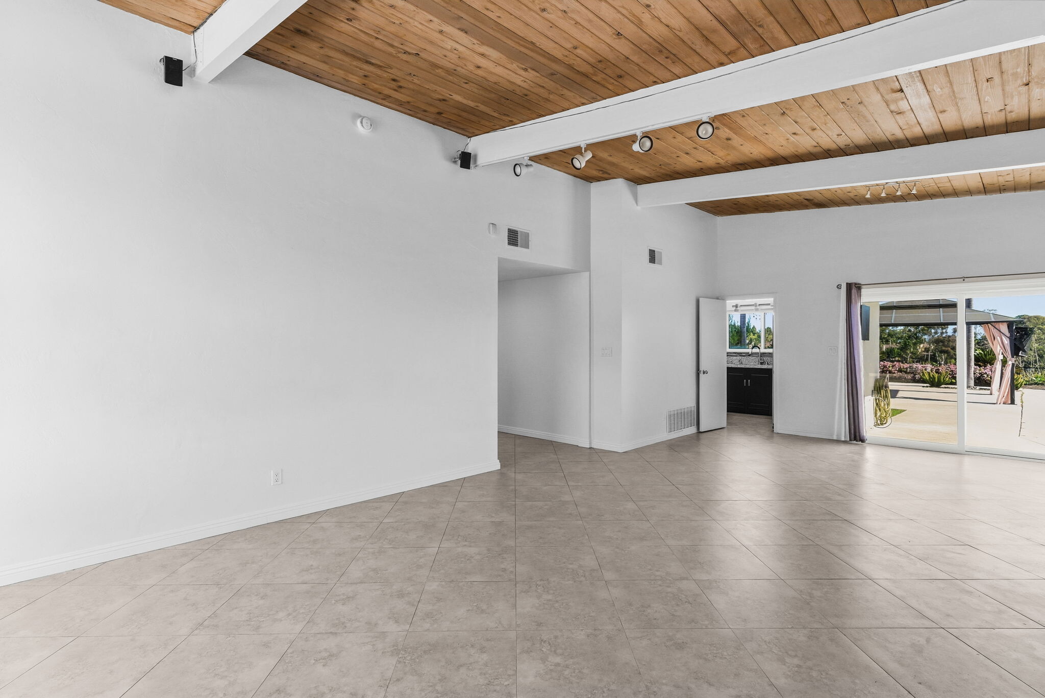 Building Photo - 8335 Sugarman Dr