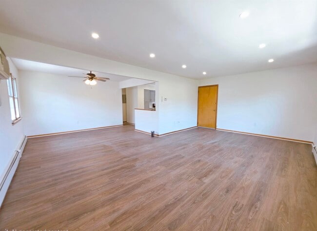 Building Photo - 295 Paulanne Terrace