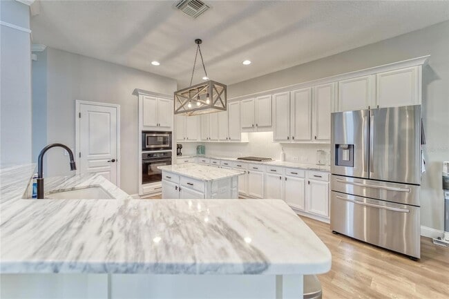 Building Photo - 5225 Brighton Shore Dr