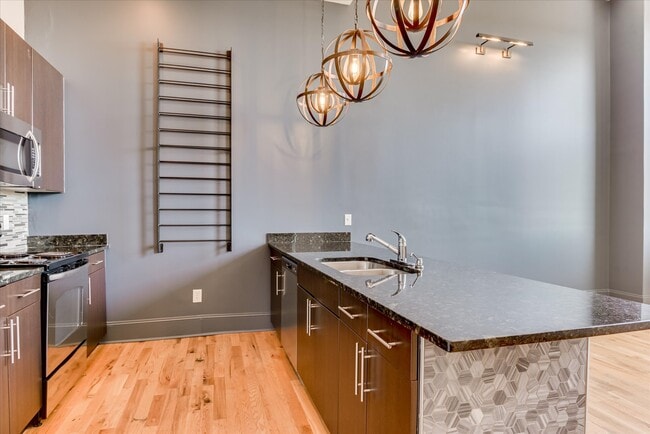 Building Photo - 936 Broad St