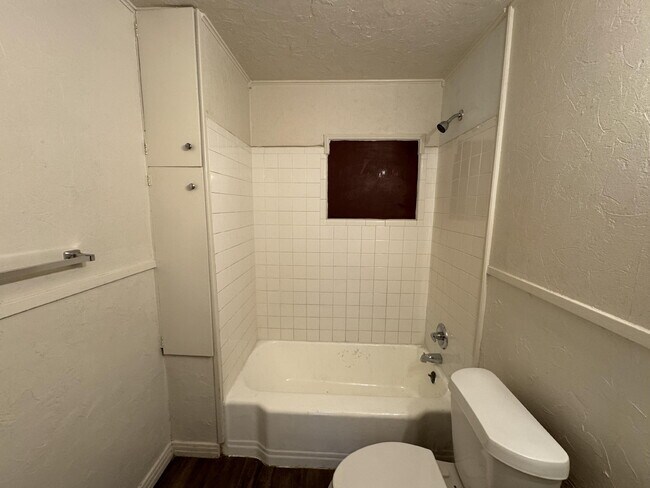 Building Photo - 2119 32nd St