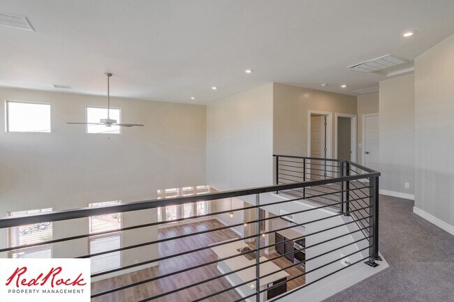 Building Photo - Stunning 4 Bedroom Home. Dog friendly!