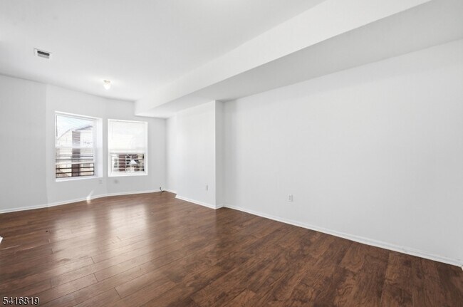 Building Photo - 44 1/2 3rd Street Unit