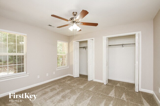 Building Photo - 128 Lismark Dr