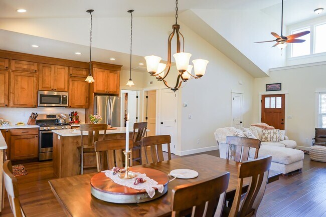 Building Photo - Beautiful Dover Bay Home