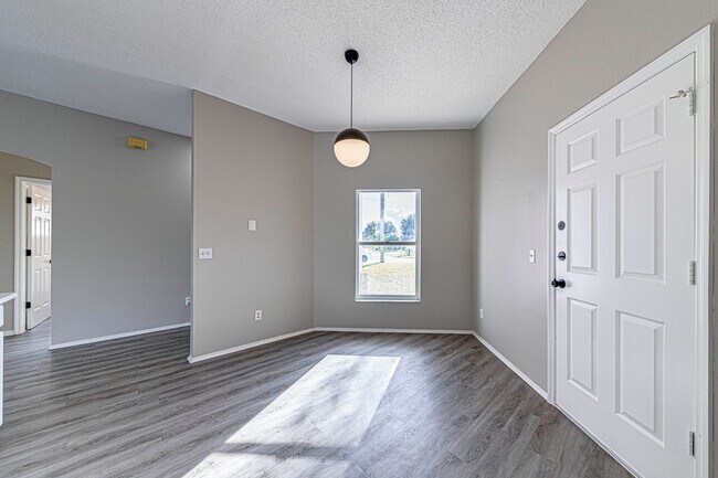 Building Photo - 745 Jaybee Ave