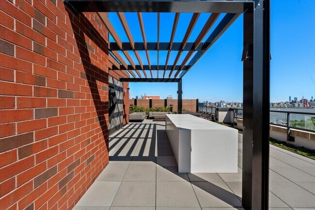 Building Photo - 1000 Maxwell Ln