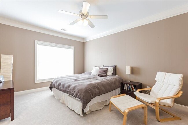 Building Photo - 2556 Oglethorpe Cir NE