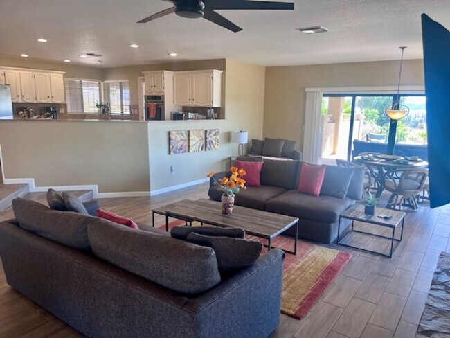 Building Photo - Golf Course Pool Home with 4 Bedrooms!