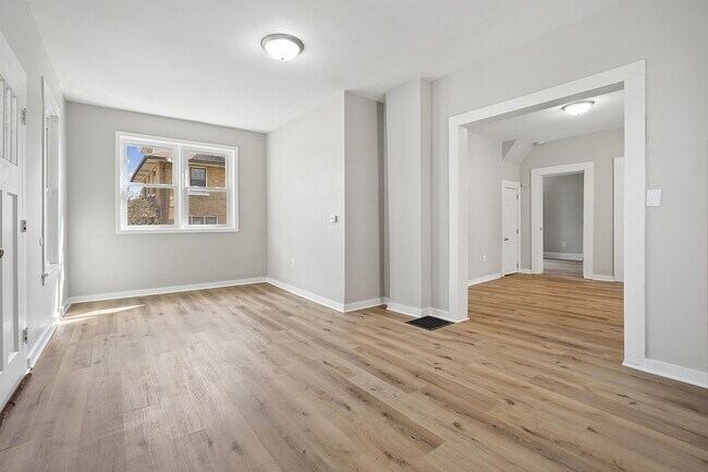 Building Photo - 906 State St