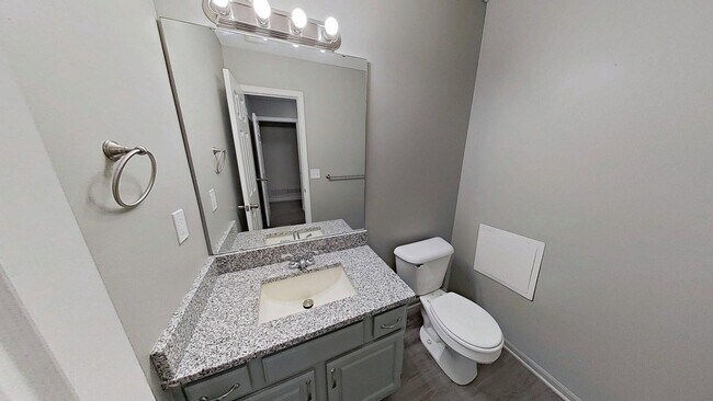Building Photo - Oak Grove 2 Bedroom 1 1/2 Bath Duplex